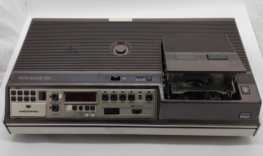Magnétoscope SVR4004 FR, modèle français.