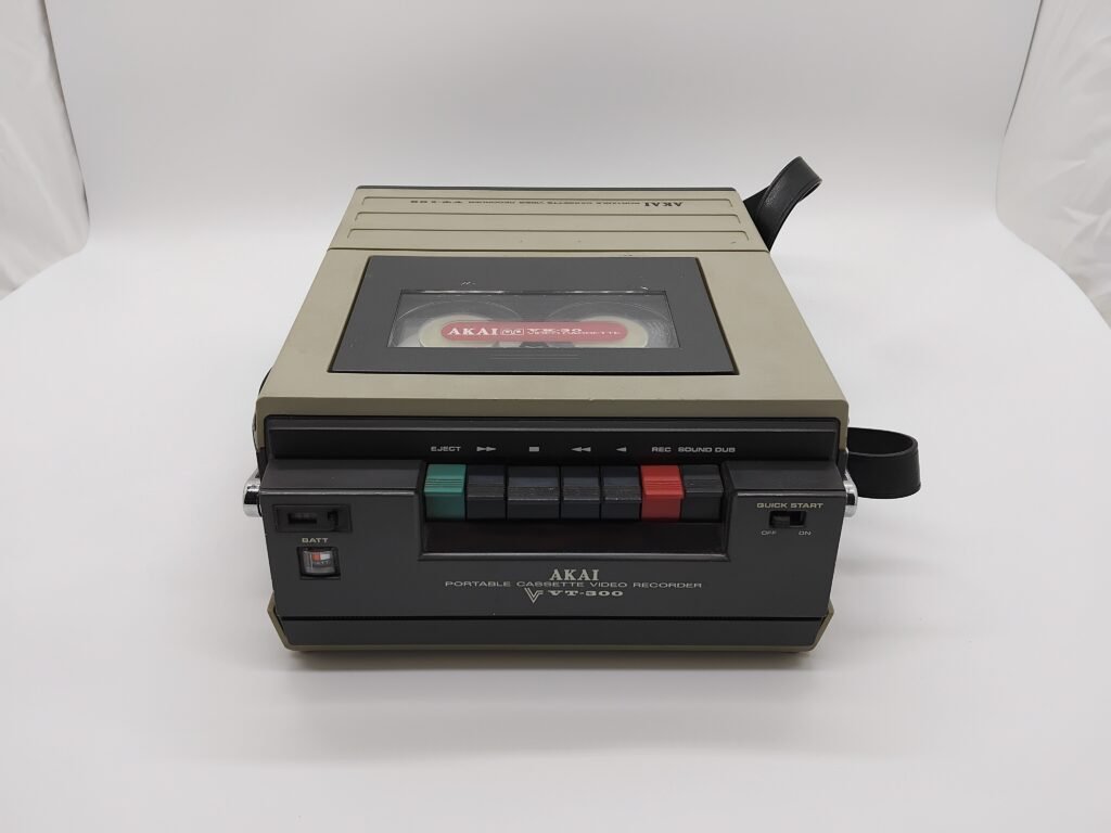 Magnétoscope VK Akai.